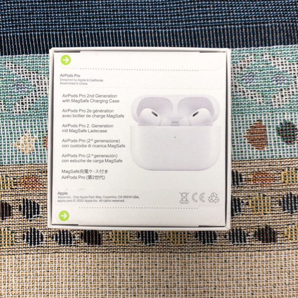 Apple AirPods Pro Gen with MagSafe case and Active Noise Cancellation - Picture 2 of 4
